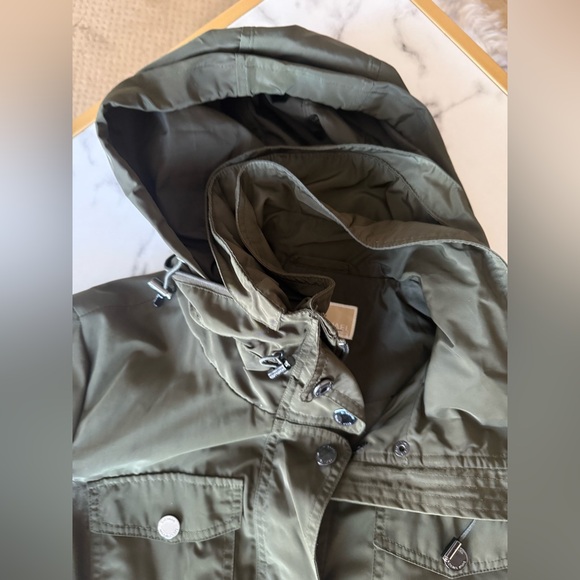 Michael Kors Green Lightweight Anorak Rain Jacket Hood w/Drawstrings Size: Med - Picture 5 of 16